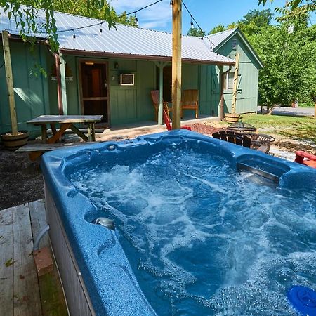 Steps From Downtown Pigeon Forge Parkway + Private Hottub And Firepit - Wifi - Firefly Bungalows 외부 사진