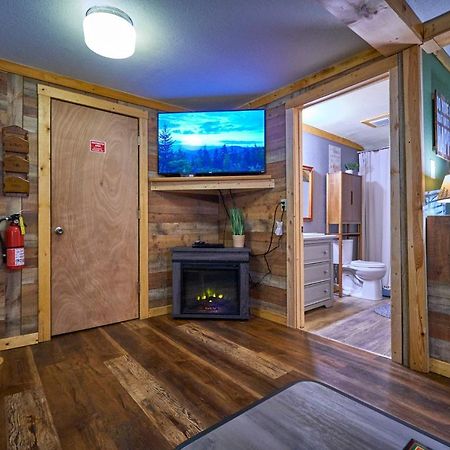 Steps From Downtown Pigeon Forge Parkway + Private Hottub And Firepit - Wifi - Firefly Bungalows 외부 사진