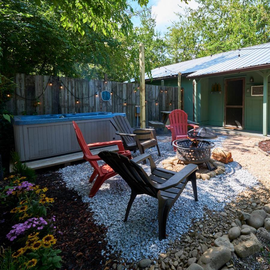 Steps From Downtown Pigeon Forge Parkway + Private Hottub And Firepit - Wifi - Firefly Bungalows 외부 사진