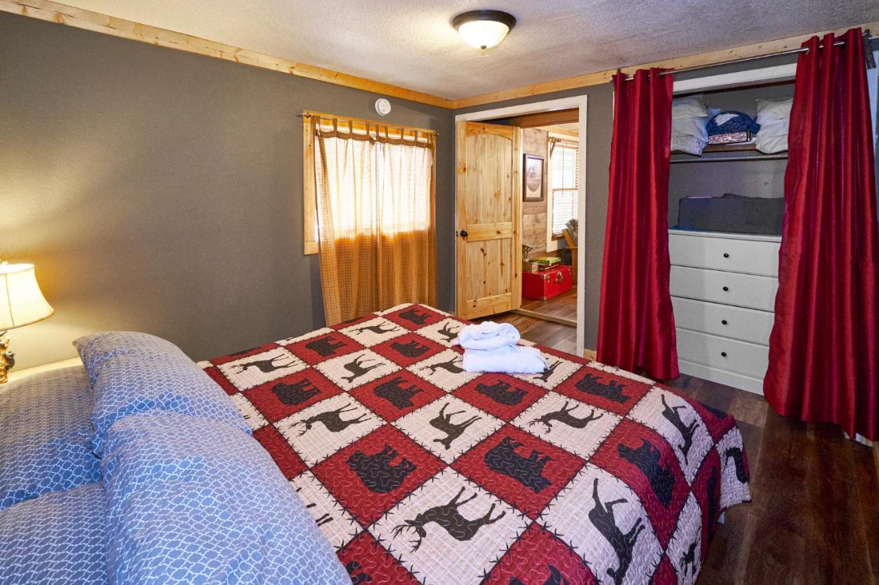 Steps From Downtown Pigeon Forge Parkway + Private Hottub And Firepit - Wifi - Firefly Bungalows 외부 사진