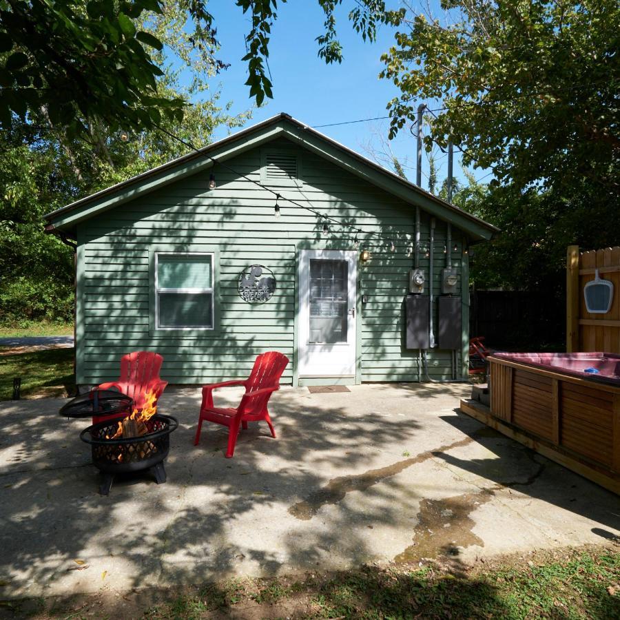 Steps From Downtown Pigeon Forge Parkway + Private Hottub And Firepit - Wifi - Firefly Bungalows 외부 사진