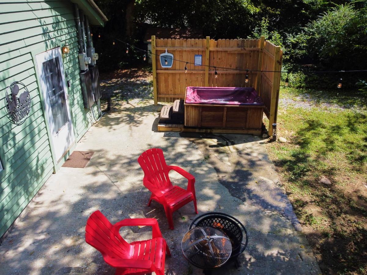 Steps From Downtown Pigeon Forge Parkway + Private Hottub And Firepit - Wifi - Firefly Bungalows 외부 사진