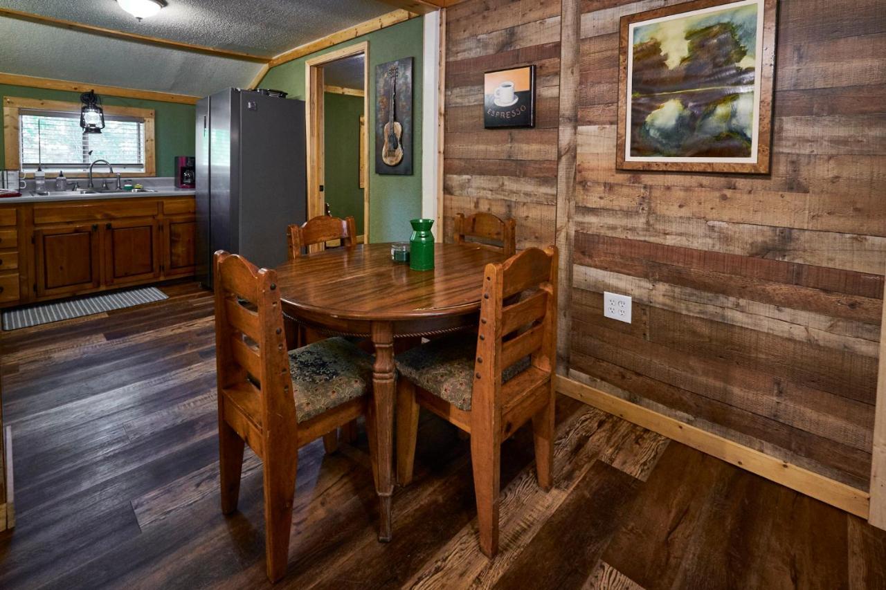Steps From Downtown Pigeon Forge Parkway + Private Hottub And Firepit - Wifi - Firefly Bungalows 외부 사진