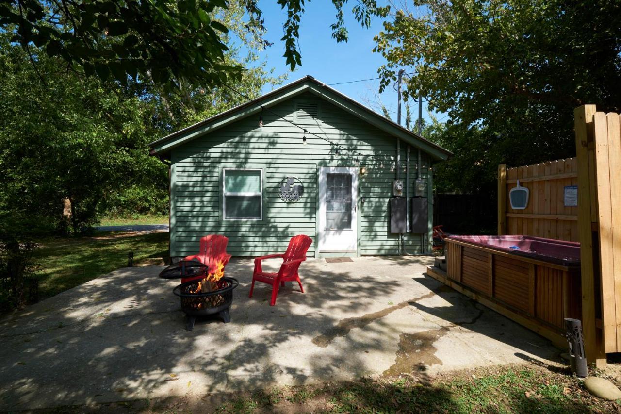 Steps From Downtown Pigeon Forge Parkway + Private Hottub And Firepit - Wifi - Firefly Bungalows 외부 사진
