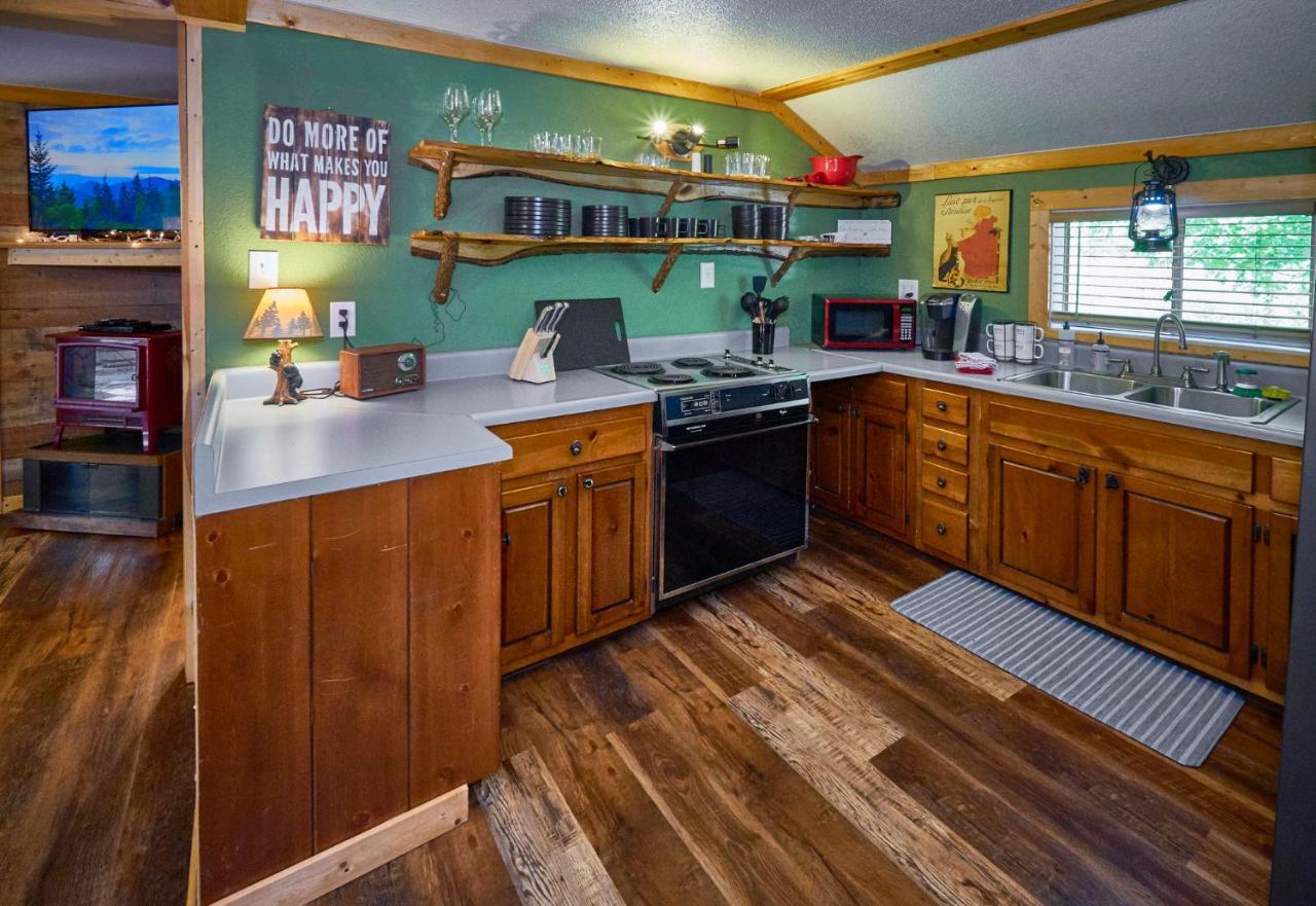 Steps From Downtown Pigeon Forge Parkway + Private Hottub And Firepit - Wifi - Firefly Bungalows 외부 사진