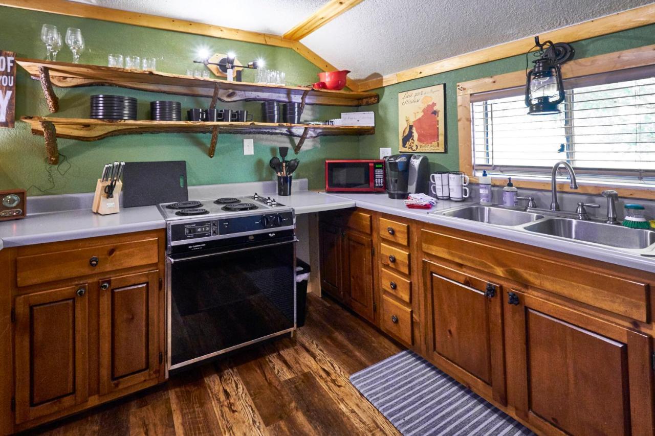 Steps From Downtown Pigeon Forge Parkway + Private Hottub And Firepit - Wifi - Firefly Bungalows 외부 사진