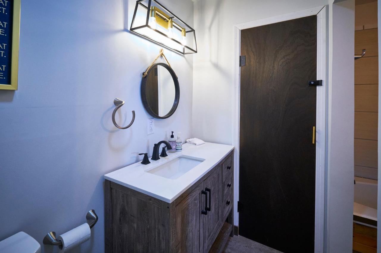 Steps From Downtown Pigeon Forge Parkway + Private Hottub And Firepit - Wifi - Firefly Bungalows 외부 사진