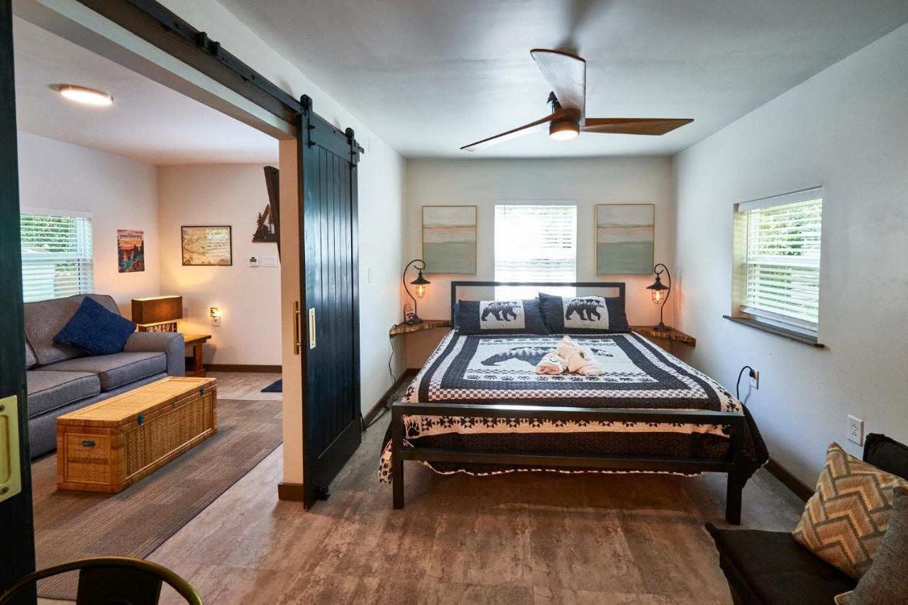 Steps From Downtown Pigeon Forge Parkway + Private Hottub And Firepit - Wifi - Firefly Bungalows 외부 사진