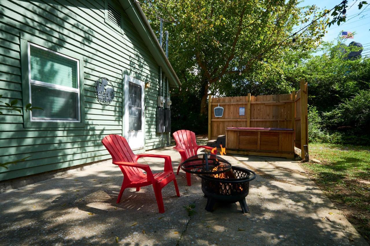 Steps From Downtown Pigeon Forge Parkway + Private Hottub And Firepit - Wifi - Firefly Bungalows 외부 사진