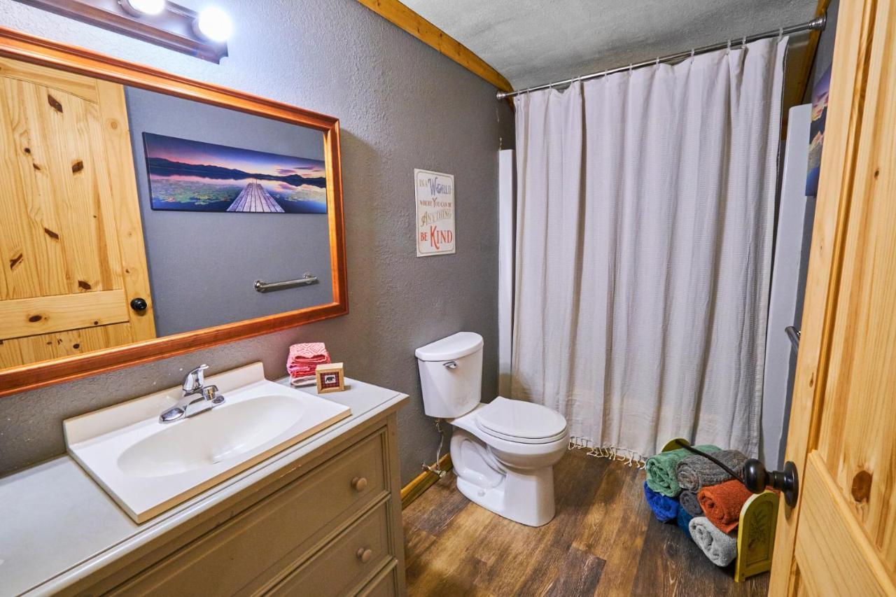 Steps From Downtown Pigeon Forge Parkway + Private Hottub And Firepit - Wifi - Firefly Bungalows 외부 사진