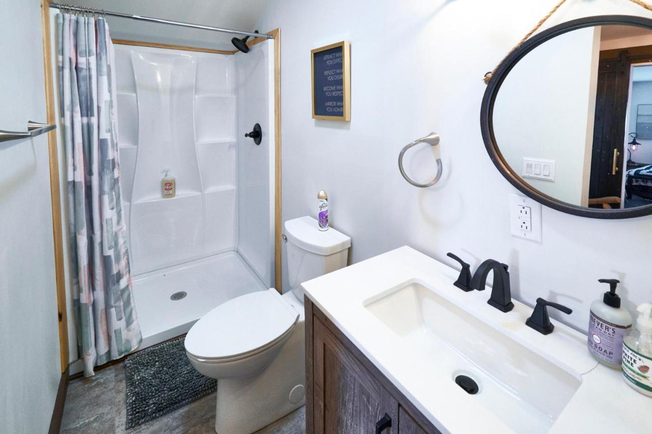 Steps From Downtown Pigeon Forge Parkway + Private Hottub And Firepit - Wifi - Firefly Bungalows 외부 사진