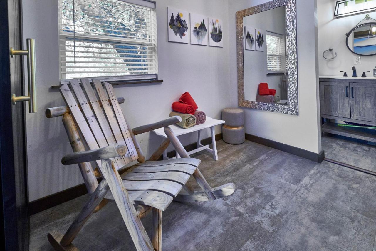 Steps From Downtown Pigeon Forge Parkway + Private Hottub And Firepit - Wifi - Firefly Bungalows 외부 사진