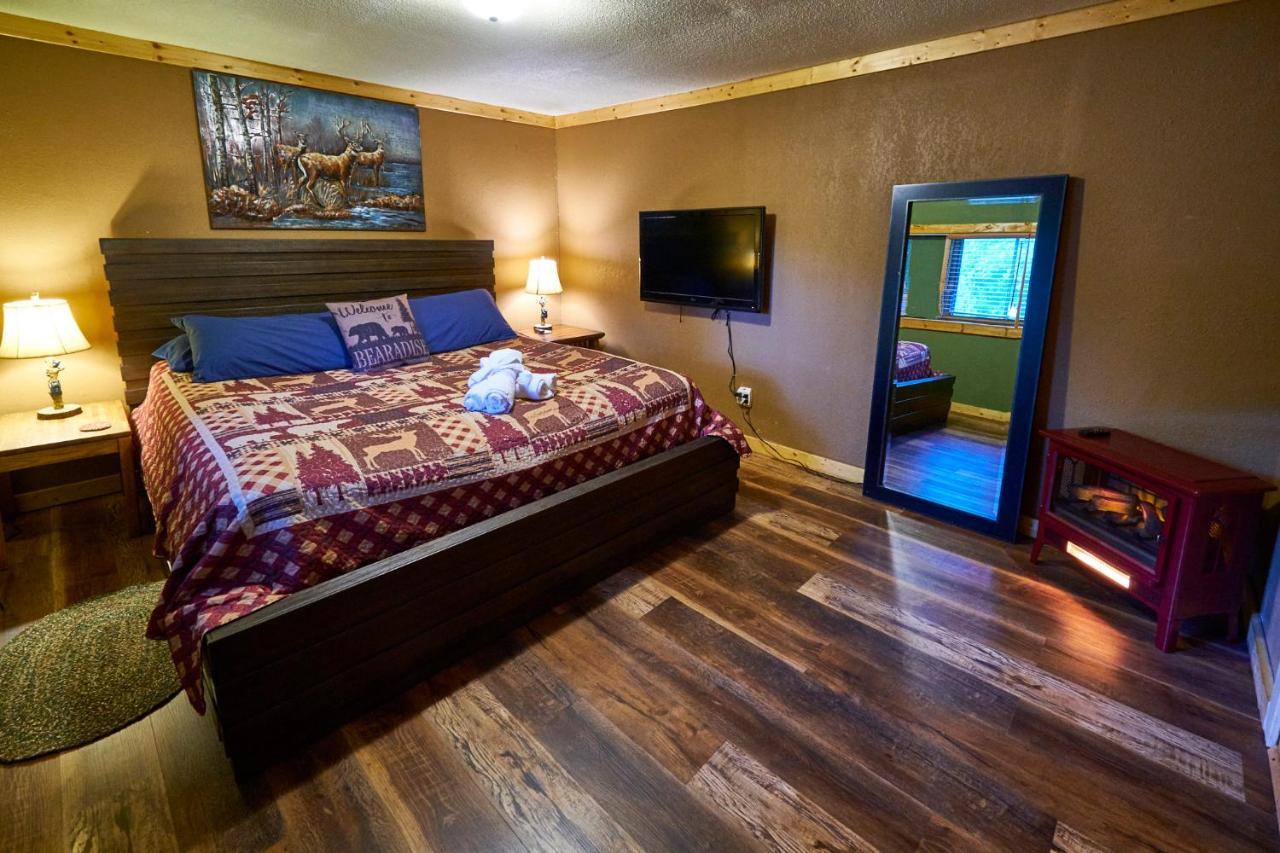 Steps From Downtown Pigeon Forge Parkway + Private Hottub And Firepit - Wifi - Firefly Bungalows 외부 사진