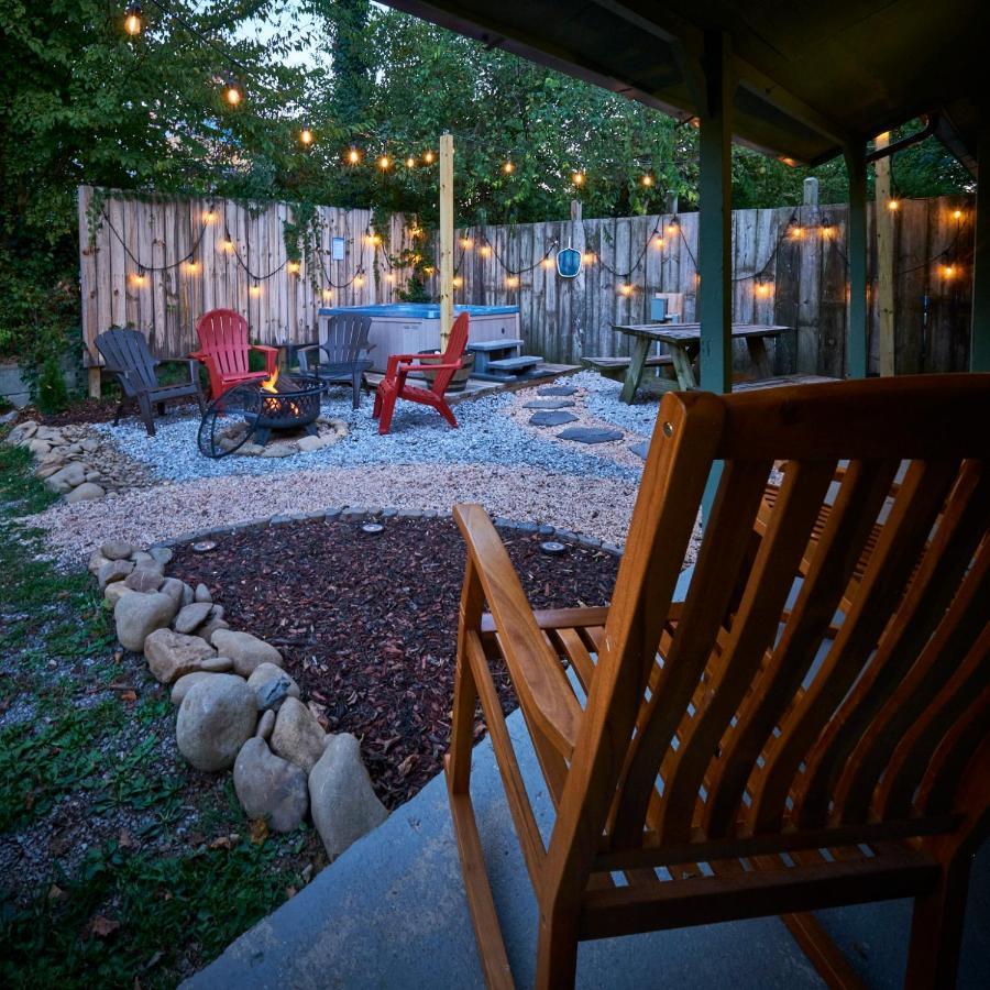 Steps From Downtown Pigeon Forge Parkway + Private Hottub And Firepit - Wifi - Firefly Bungalows 외부 사진